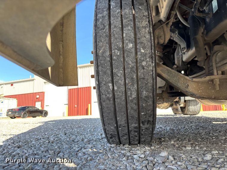 image for item FB3265 2019 Peterbilt 579 semi truck