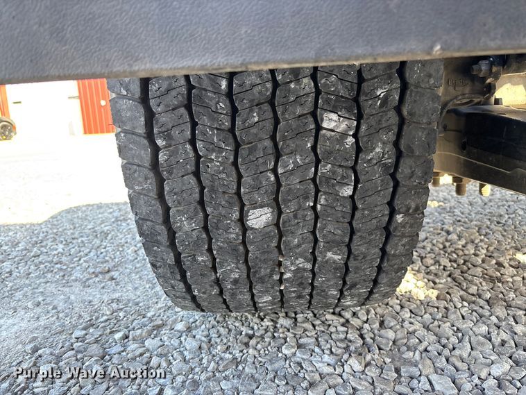 image for item FB3265 2019 Peterbilt 579 semi truck