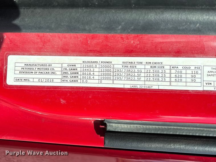 image for item FB3265 2019 Peterbilt 579 semi truck