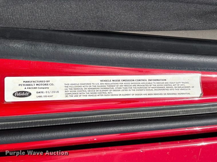 image for item FB3265 2019 Peterbilt 579 semi truck