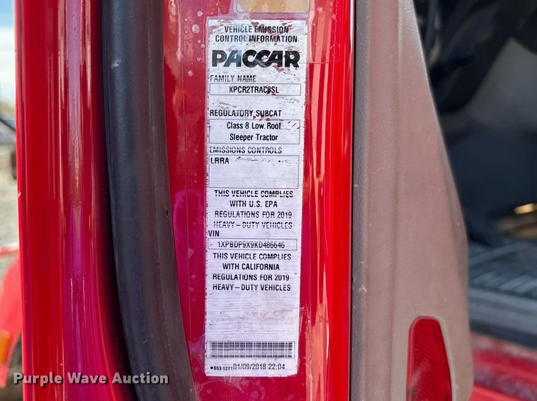 image for item FB3265 2019 Peterbilt 579 semi truck