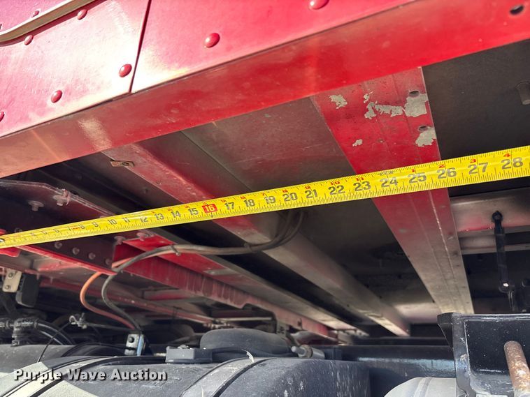 image for item FB3265 2019 Peterbilt 579 semi truck