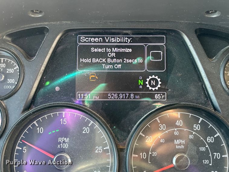 image for item FB3265 2019 Peterbilt 579 semi truck