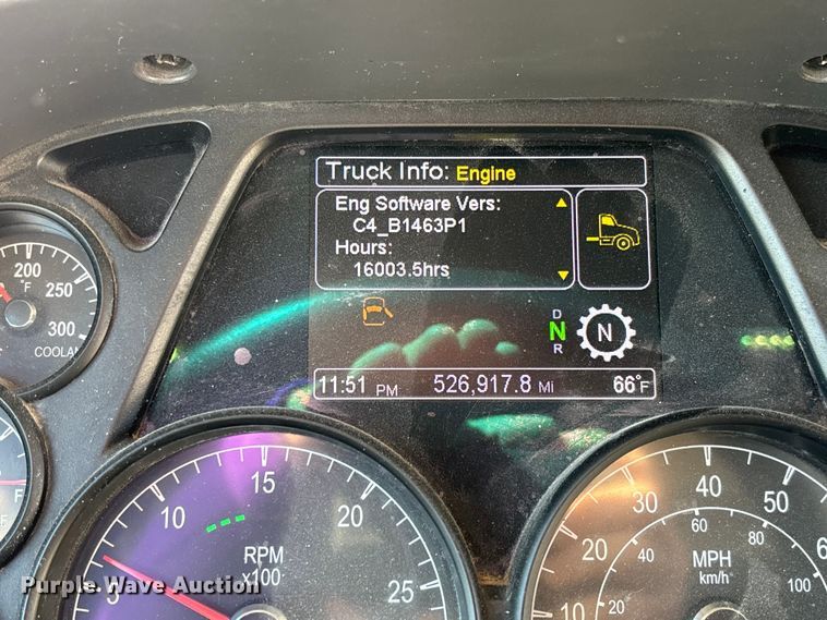 image for item FB3265 2019 Peterbilt 579 semi truck