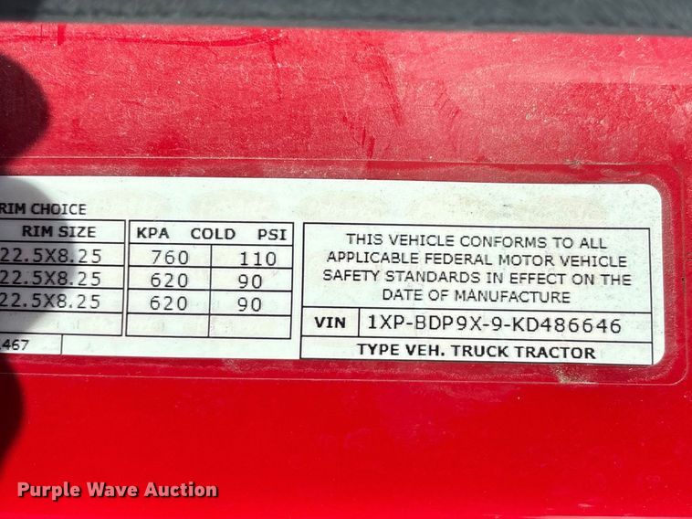 image for item FB3265 2019 Peterbilt 579 semi truck