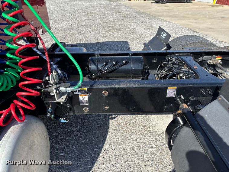 image for item FB3266 2019 Peterbilt 579 semi truck