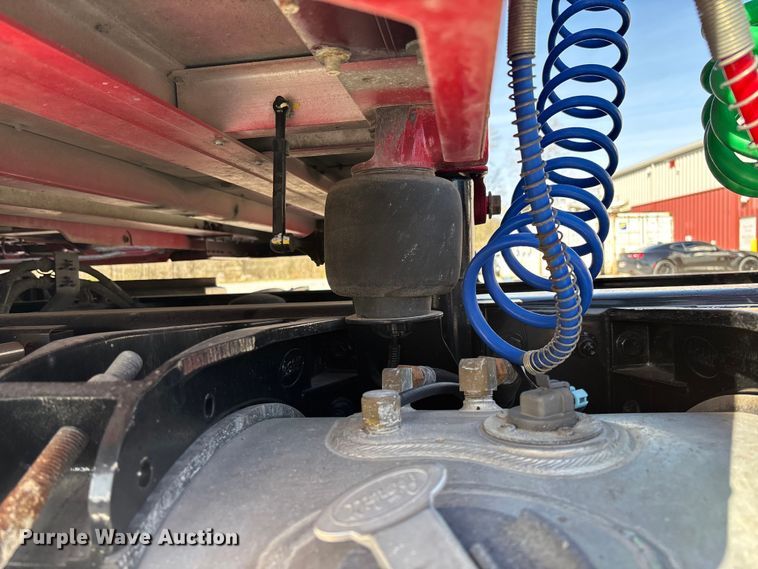 image for item FB3266 2019 Peterbilt 579 semi truck