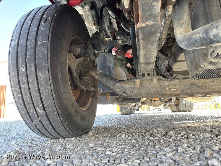 image for item FB3266 2019 Peterbilt 579 semi truck