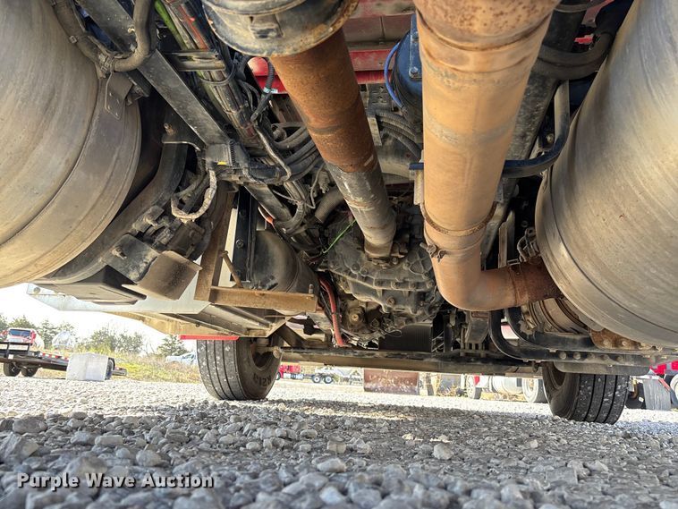 image for item FB3266 2019 Peterbilt 579 semi truck