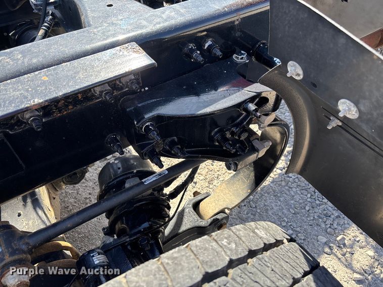 image for item FB3266 2019 Peterbilt 579 semi truck