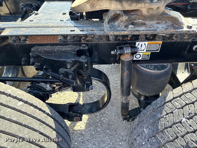 image for item FB3266 2019 Peterbilt 579 semi truck