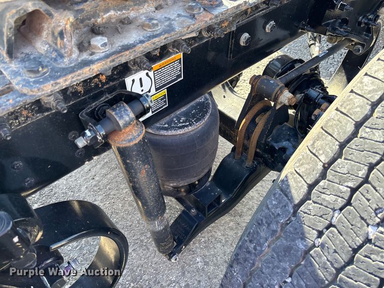 image for item FB3266 2019 Peterbilt 579 semi truck