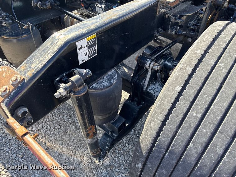 image for item FB3266 2019 Peterbilt 579 semi truck