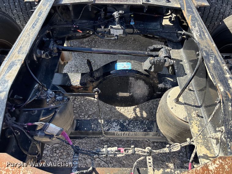 image for item FB3266 2019 Peterbilt 579 semi truck