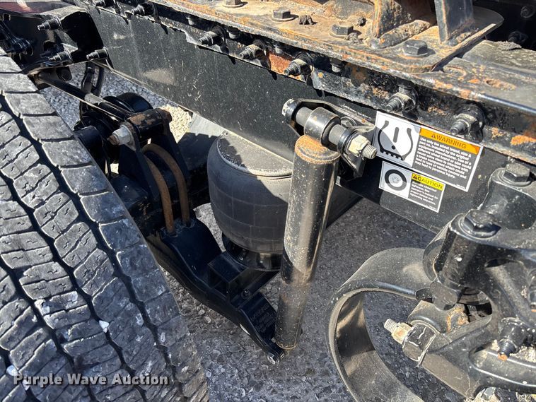 image for item FB3266 2019 Peterbilt 579 semi truck