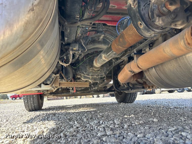 image for item FB3266 2019 Peterbilt 579 semi truck