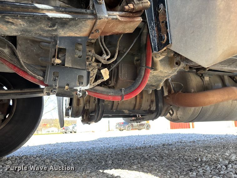 image for item FB3266 2019 Peterbilt 579 semi truck