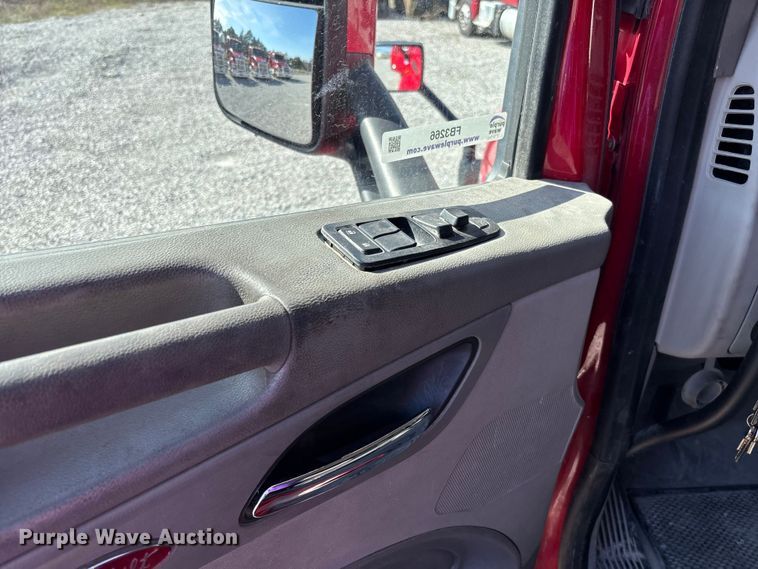 image for item FB3266 2019 Peterbilt 579 semi truck