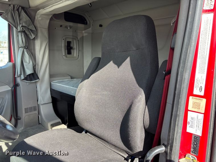 image for item FB3266 2019 Peterbilt 579 semi truck