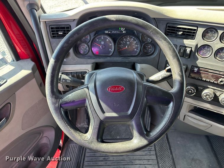 image for item FB3266 2019 Peterbilt 579 semi truck