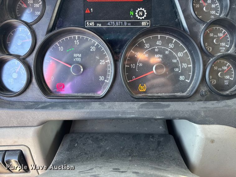image for item FB3266 2019 Peterbilt 579 semi truck