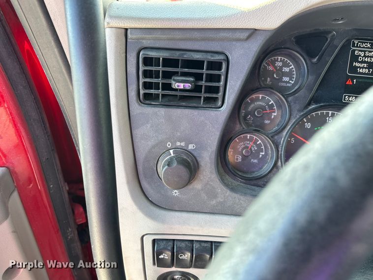 image for item FB3266 2019 Peterbilt 579 semi truck