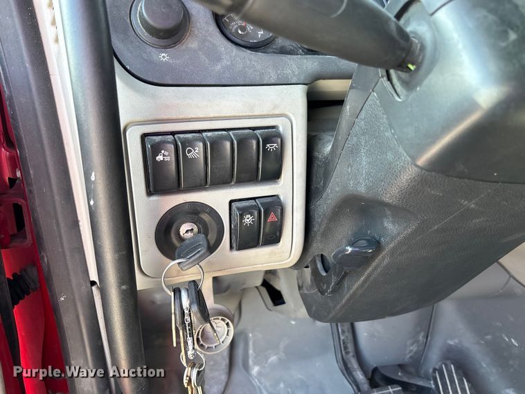 image for item FB3266 2019 Peterbilt 579 semi truck