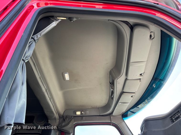 image for item FB3266 2019 Peterbilt 579 semi truck