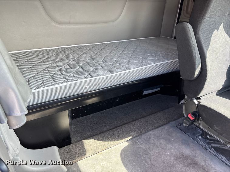 image for item FB3266 2019 Peterbilt 579 semi truck