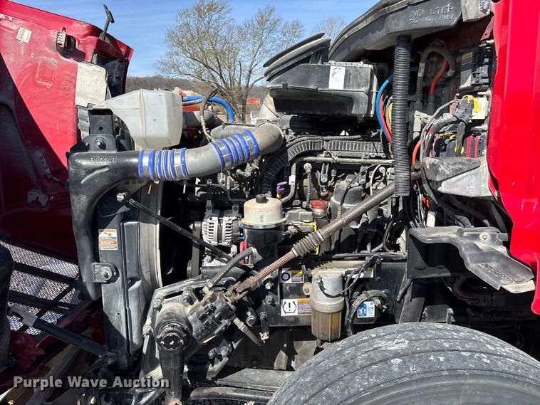 image for item FB3266 2019 Peterbilt 579 semi truck