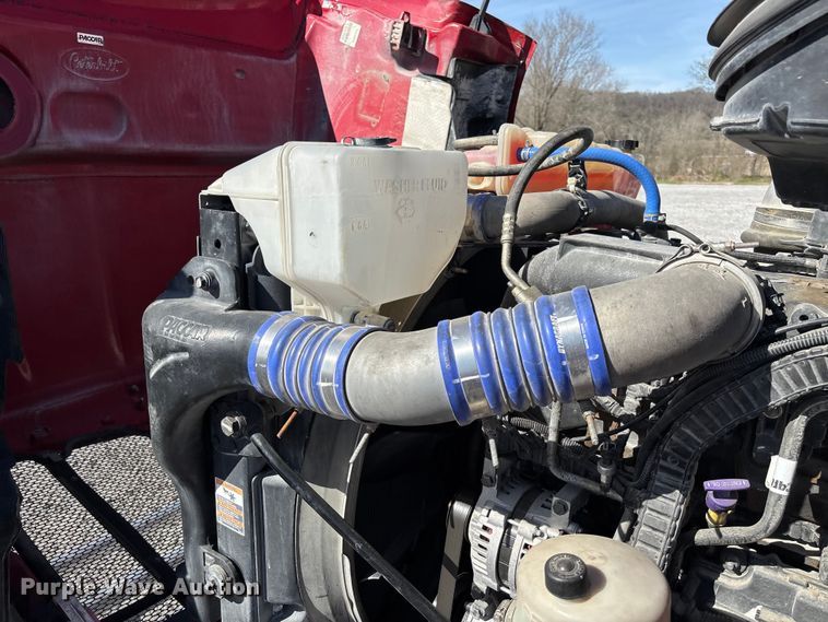 image for item FB3266 2019 Peterbilt 579 semi truck