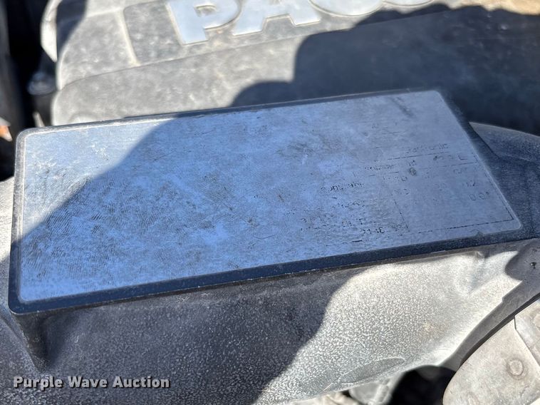 image for item FB3266 2019 Peterbilt 579 semi truck