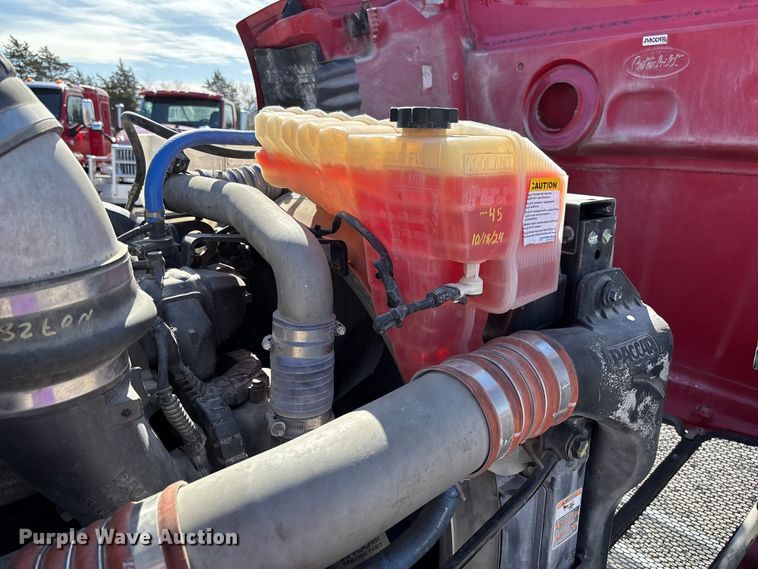 image for item FB3266 2019 Peterbilt 579 semi truck