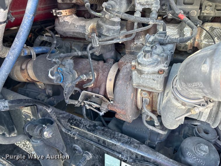 image for item FB3266 2019 Peterbilt 579 semi truck