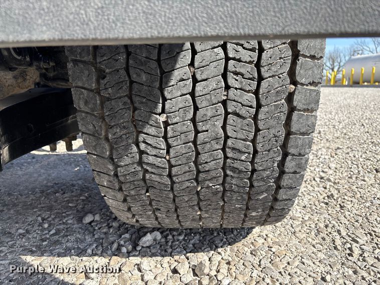 image for item FB3266 2019 Peterbilt 579 semi truck