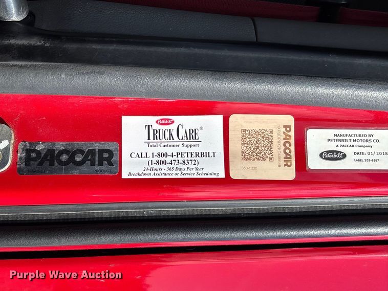 image for item FB3266 2019 Peterbilt 579 semi truck