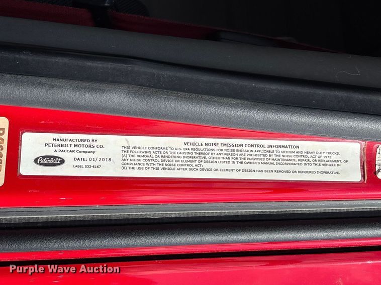 image for item FB3266 2019 Peterbilt 579 semi truck