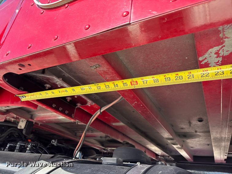 image for item FB3266 2019 Peterbilt 579 semi truck