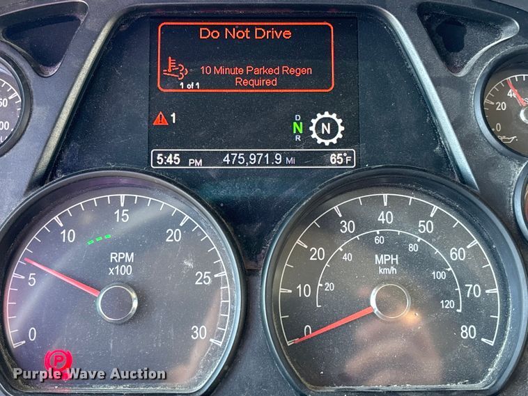 image for item FB3266 2019 Peterbilt 579 semi truck