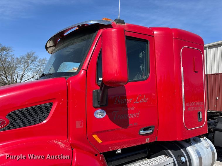 image for item FB3267 2019 Peterbilt 579 semi truck
