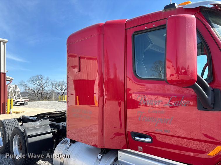 image for item FB3267 2019 Peterbilt 579 semi truck