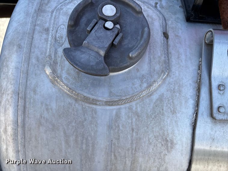 image for item FB3267 2019 Peterbilt 579 semi truck