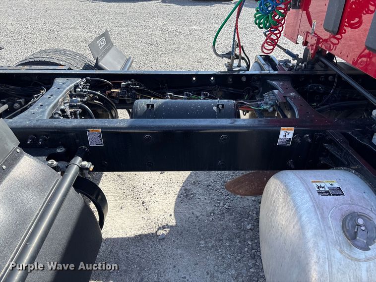 image for item FB3267 2019 Peterbilt 579 semi truck