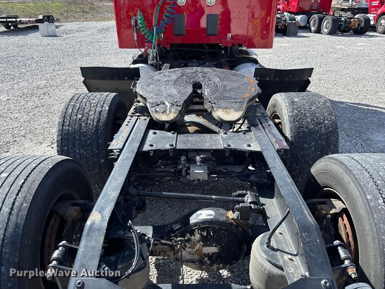 image for item FB3267 2019 Peterbilt 579 semi truck