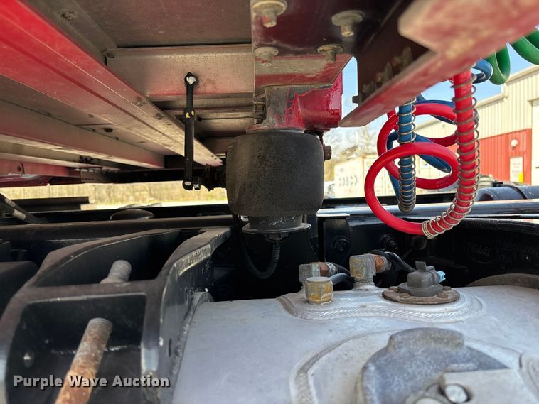 image for item FB3267 2019 Peterbilt 579 semi truck