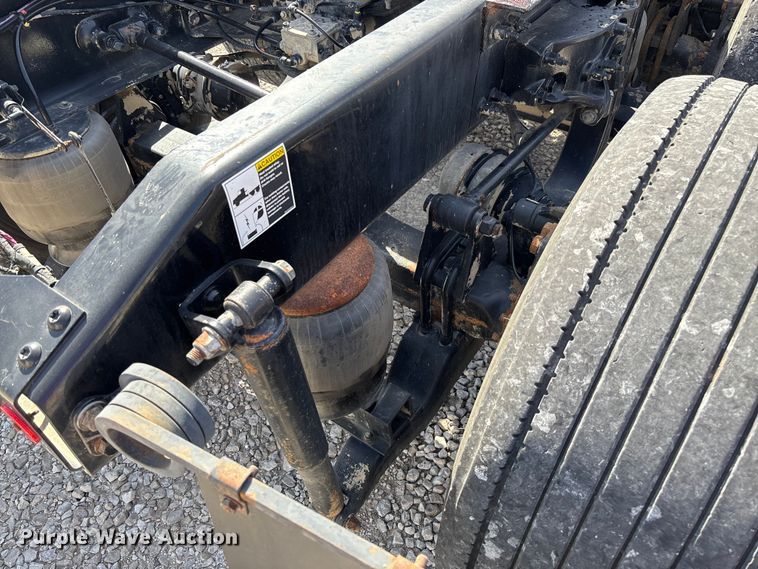 image for item FB3267 2019 Peterbilt 579 semi truck