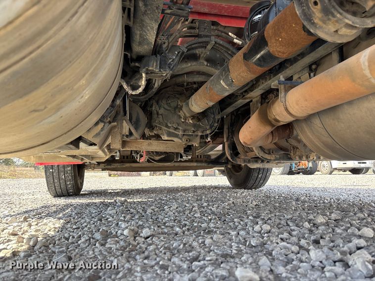 image for item FB3267 2019 Peterbilt 579 semi truck