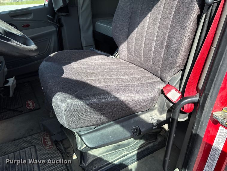 image for item FB3267 2019 Peterbilt 579 semi truck