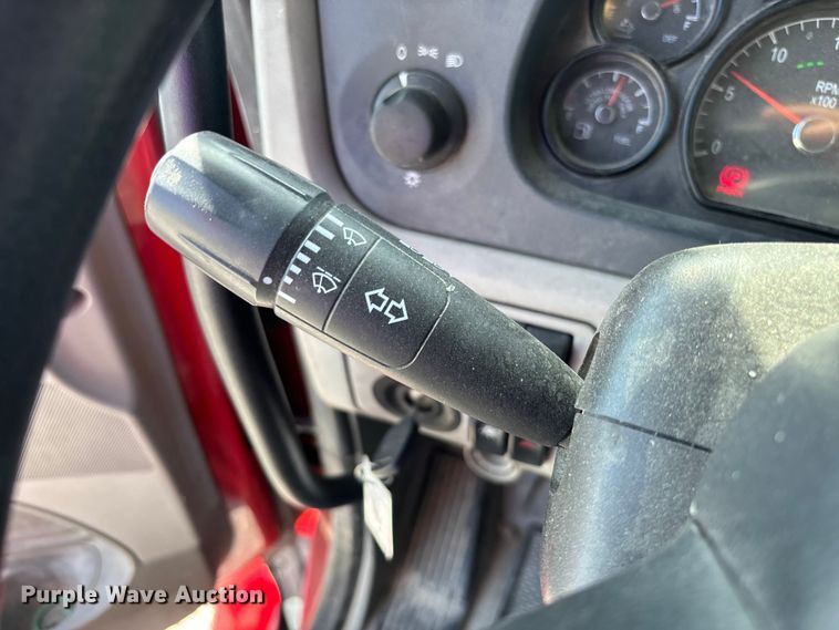 image for item FB3267 2019 Peterbilt 579 semi truck