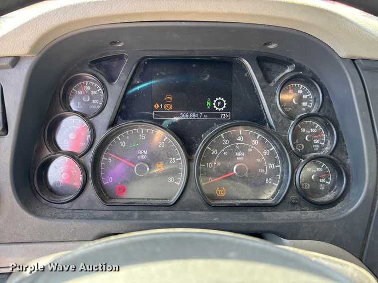 image for item FB3267 2019 Peterbilt 579 semi truck